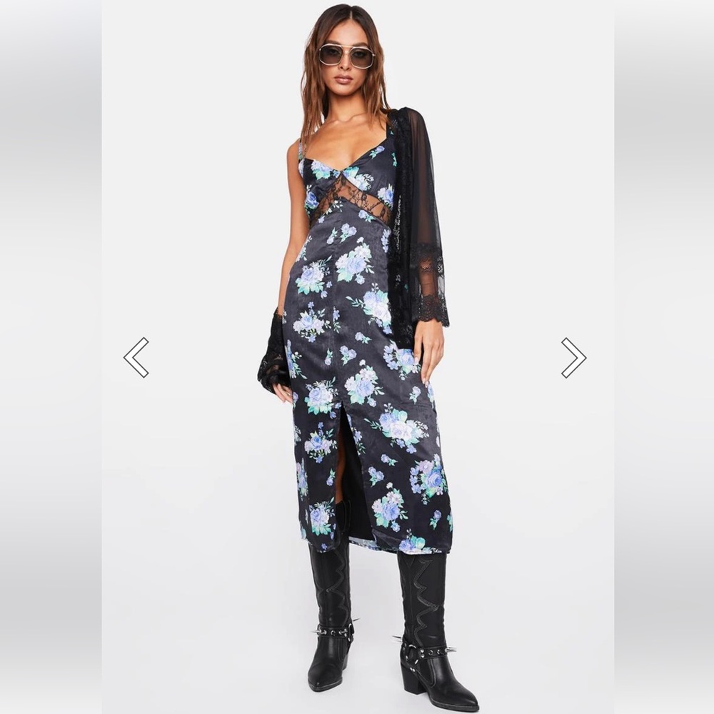 BNWT WEWOREWHAT GOLDEN HOUR FLORAL SATIN SLIP DRESS ✨